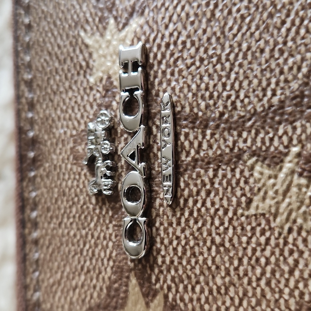 Gorgeous Coach 3/4 Zippered Signature Star Leather Long Wallet ⭐️🤎 - Picture 2 of 16